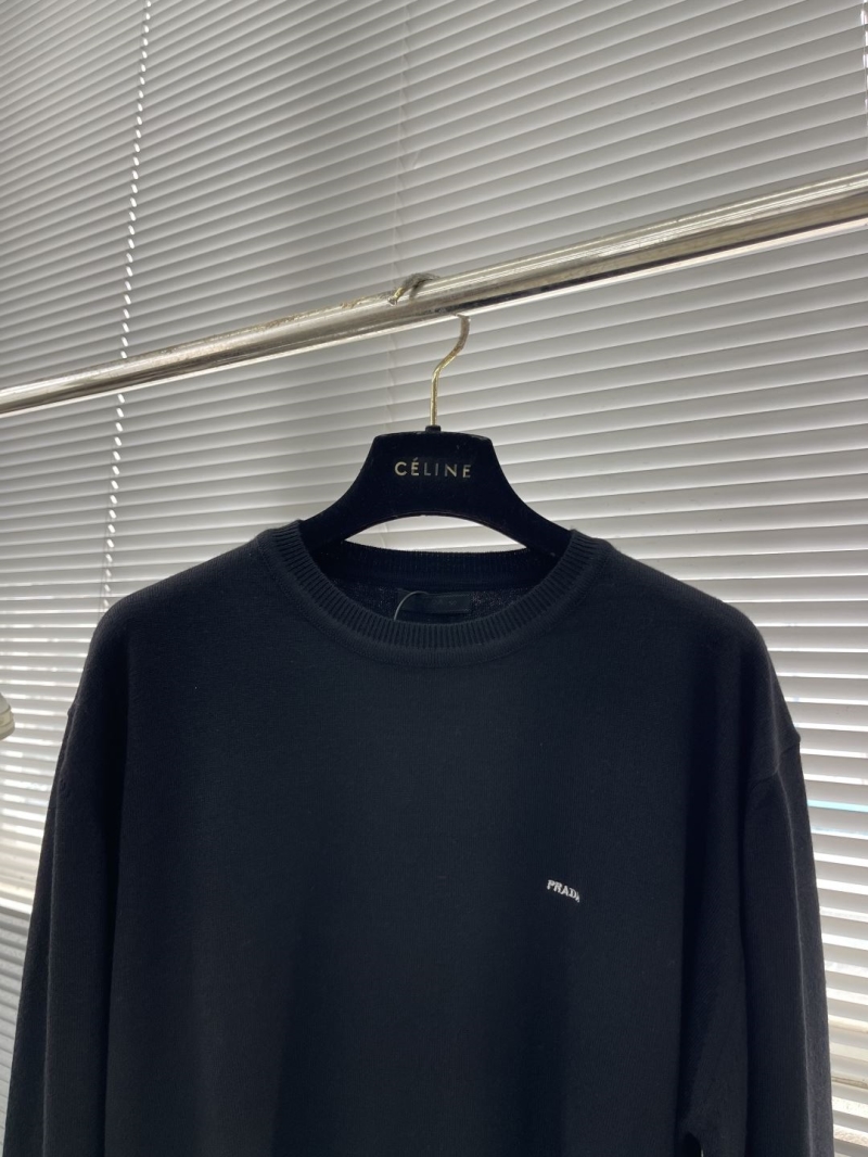 Pra*a sweater